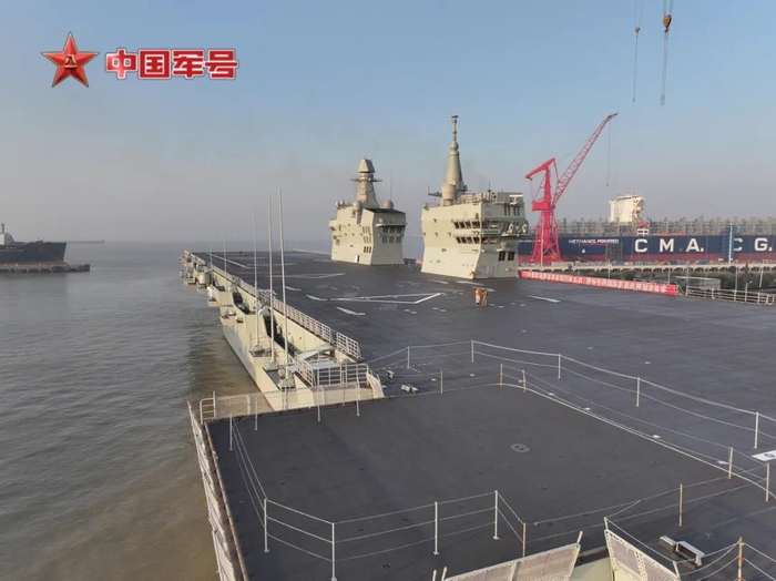 视频来了！海军四川舰开展首次航行试验