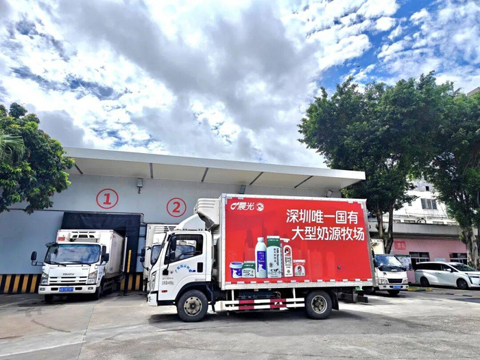 ▲晨光运奶车