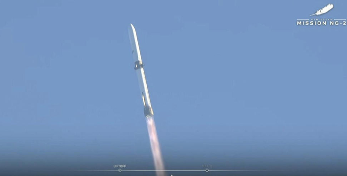 △“新格倫”重型運載火箭發(fā)射升空