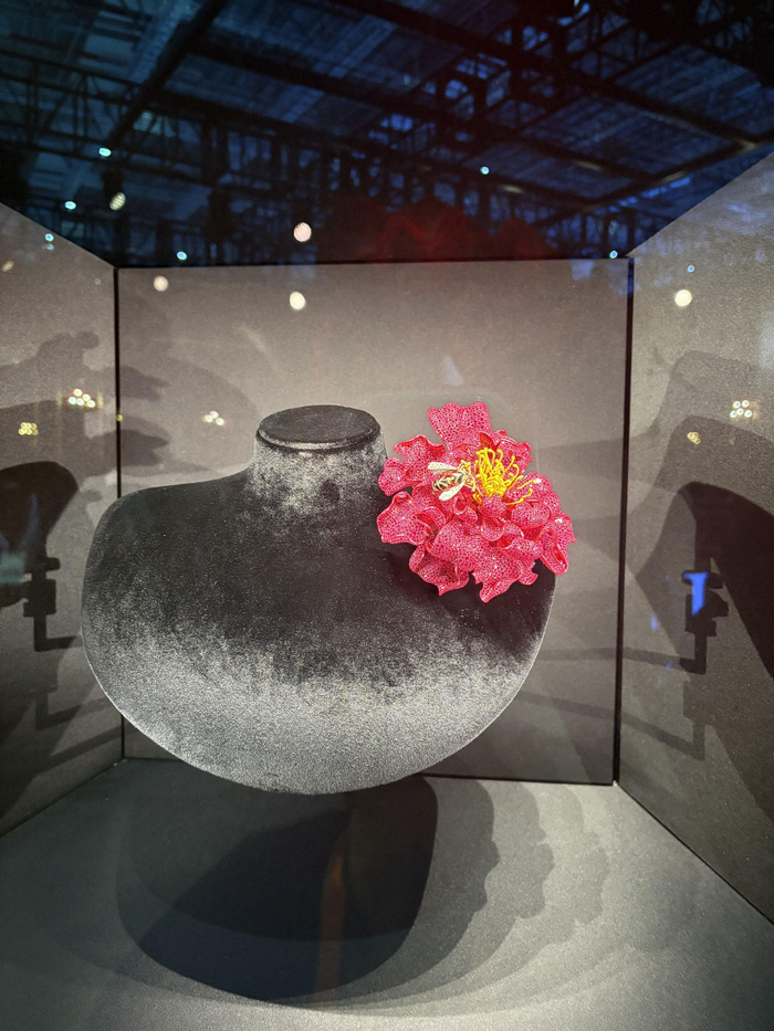 图为第八届进博会上展示的V MUSE“传世之作”高级珠宝002号（记者 杨溢仁摄）