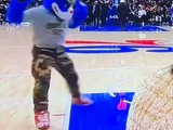 笑死！76人吉祥物看到杰伦·布朗像见了瘟神一样跳离5米远