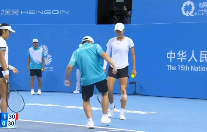 赛事转播视频截图。 