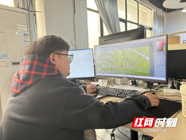 AI技术助力巨幅TIFO制作。