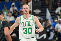 豪泽：大家建立默契速度很快 我们在彼此适应正朝着正确方向前进