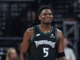 手还挺凉！爱德华兹半场8中1&三分4中0得7分 另有4板4助1断