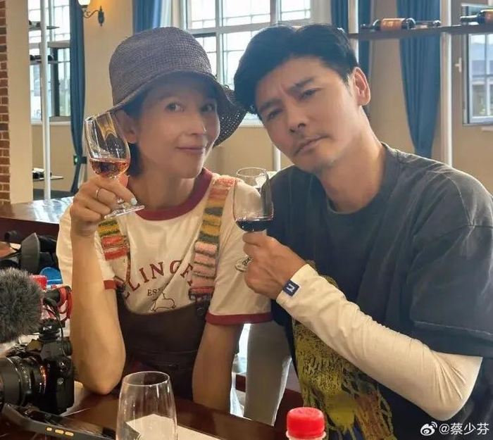 来源:潮新闻 记者刘睿阳综合自当事人社交平台、网友评论、公开资料等