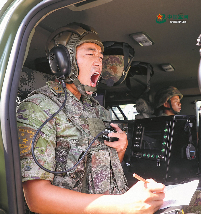 　　连队开展实战化训练。