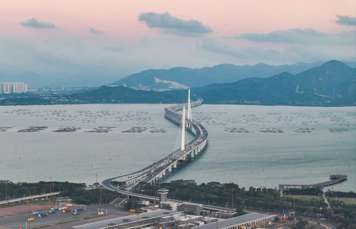 　　深圳湾大桥（无人机照片）。新华社记者 毛思倩 摄