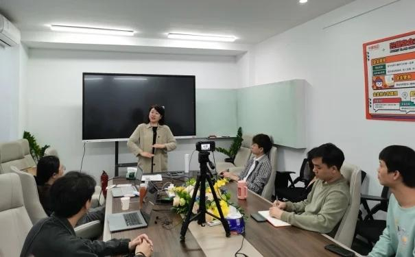 图片源自兴趣岛声乐课程打磨现场