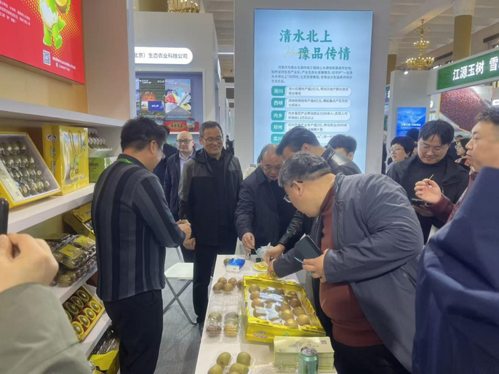 南阳展品吸引北京市民驻足了解