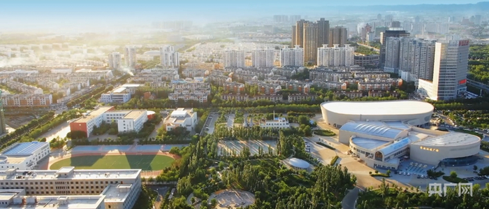俯瞰克拉玛依  （央广网发  克拉玛依市教育局供图）