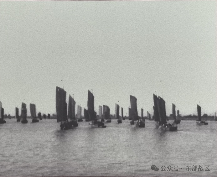 ▲中国人民解放军横渡长江。