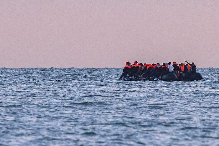 △乘坐橡皮艇的非法移民（資料圖）