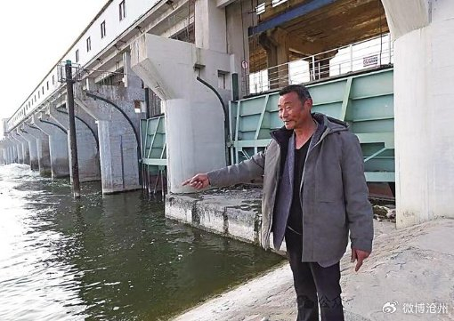 刘铁宏在事发现场讲述救人经过