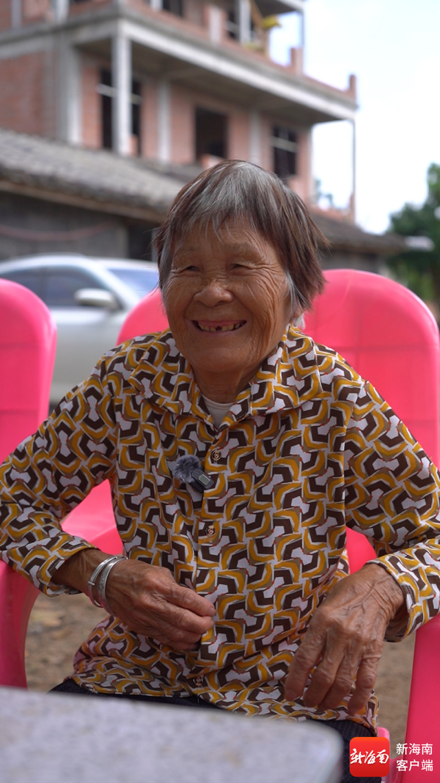 冯大地的母亲杜桂和 邱洪高 摄 