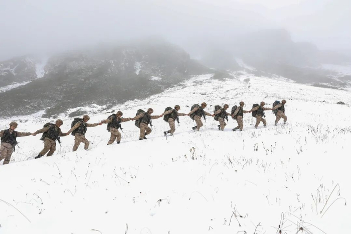 戍边官兵踏上巡逻路