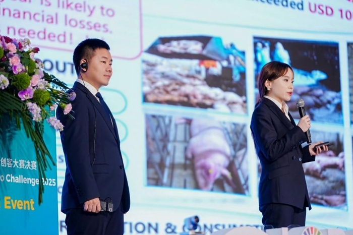 ▲在全球农创客大赛上，来自中国的农研团队正在介绍项目。（傅俊豪 摄）