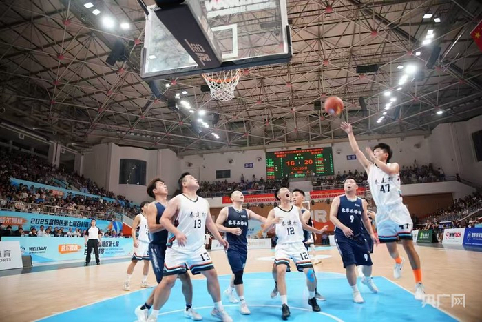 杭州市富阳区百村赛的揭幕战现场（央广网记者 尚天宇 摄）