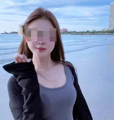 ▲“橙子姐姐”在网络平台的公开照片