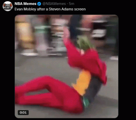 美媒晒小丑被弹飞图：这就是小莫布里在被亚当斯挡拆后的样子