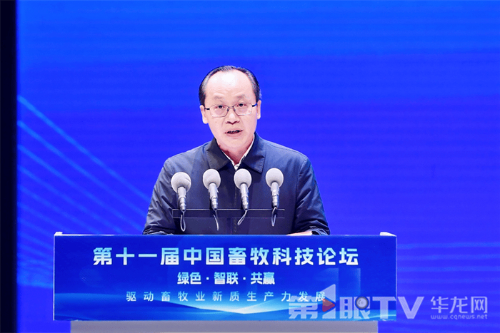 国家生猪技术创新中心战略研究院院长王仕涛介绍畜牧产业技术交易市场情况。第1眼TV-华龙网 崔迪 摄