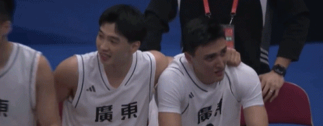 广东全运男篮U22组别夺冠！被替换下场的于米提在替补席激动落泪