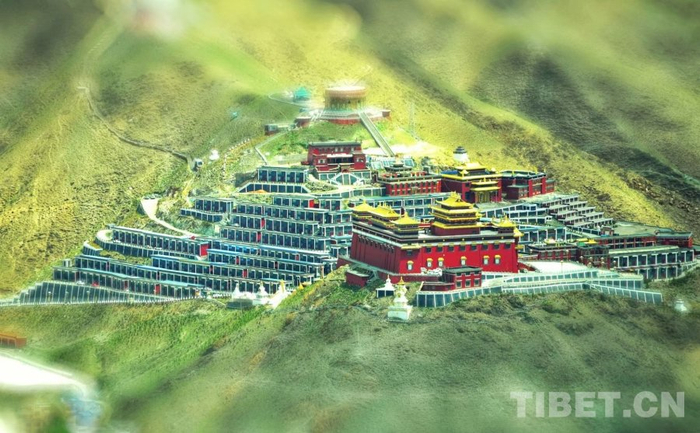 图为玉树结古寺 图片提供：顿珠才仁