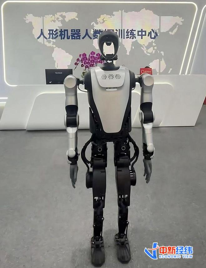　　人形机器人训练中心 中新经纬 谢婧雯 摄