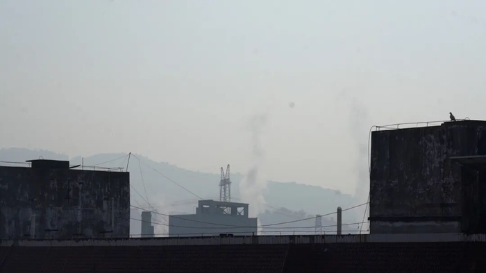 强奸案发生的楼顶天台。图源：大象新闻。