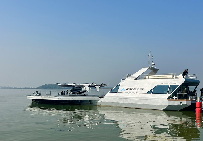 峰飞航空自主研发的2吨级eVTOL航空器（记者 王鹤 摄）