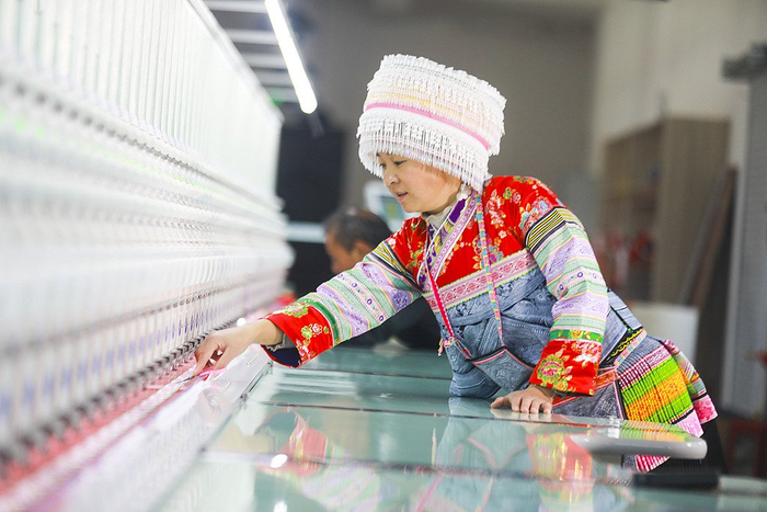 纳雍县引进电脑绣花机