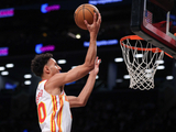 没悬念了！里萨谢接杰伦·约翰逊助攻上演空接暴扣 老鹰领先23分