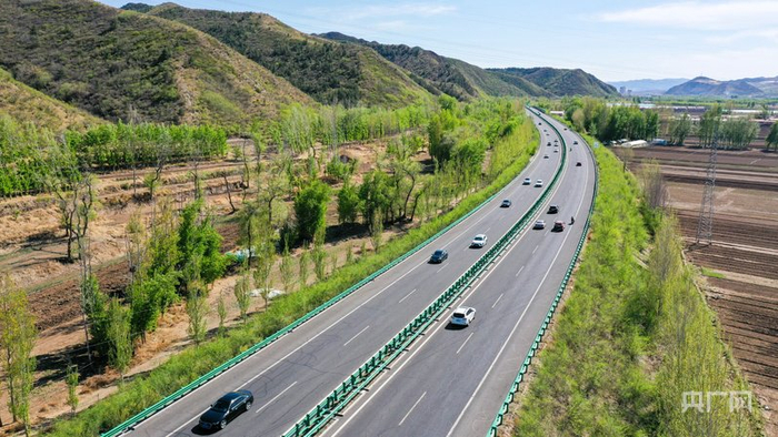 高速公路畅行无阻（央广网发  内蒙古自治区交通运输厅供图）