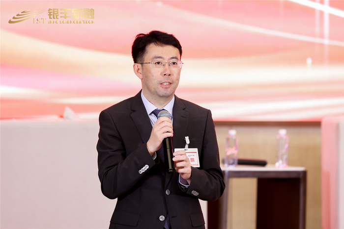 图 | 银丰新融副总裁梁凯鹏先生为会议致闭幕词