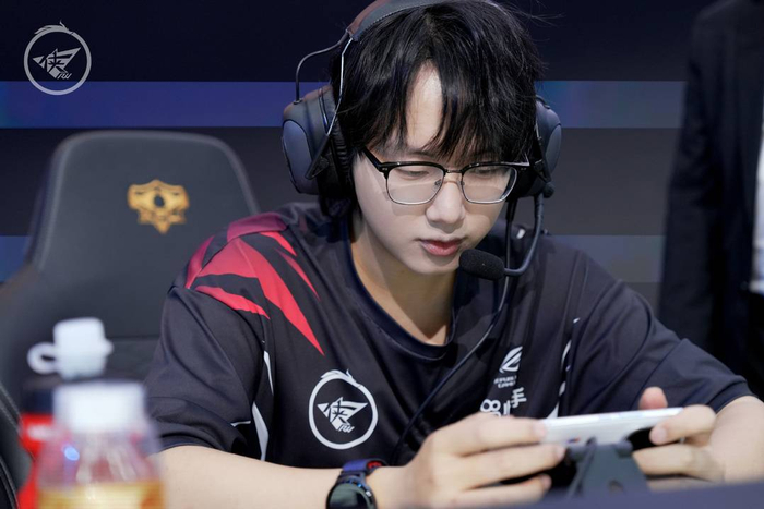 彭云飞是KPL现役经验最丰富的对抗路选手