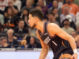 不在状态！布克半场11投仅3中拿到10分 三分3中0