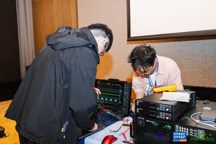 本届大赛在延续“高效高功率密度无线电能传输系统设计”等经典赛题的同时，新增三大细分方向，涵盖新能源变换、数字化电源、高效电机驱动等前沿领域，吸引了来自全国各大高校的众多电力电子相关专业学子踊跃参与。为配合赛事升级，