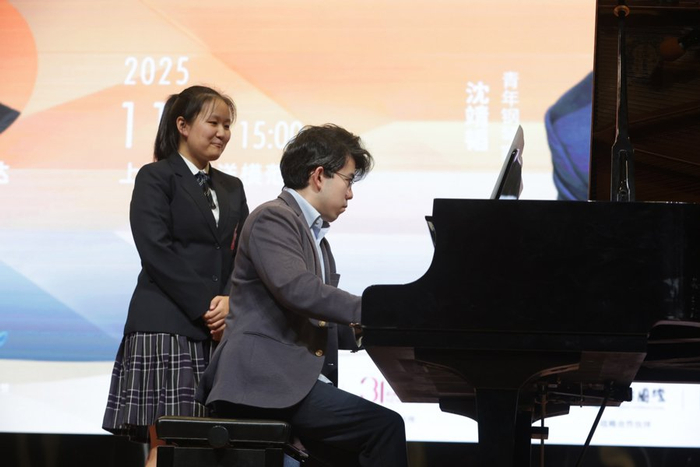 是国际钢琴大赛冠军，也是哈佛学霸，沈靖韬在上海南洋模范中学分享成功之道