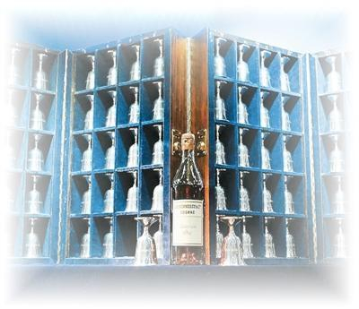 美国俄亥俄州空军博物馆摆置的杜立特行动80位飞行员“银杯”陈列架。资料图片