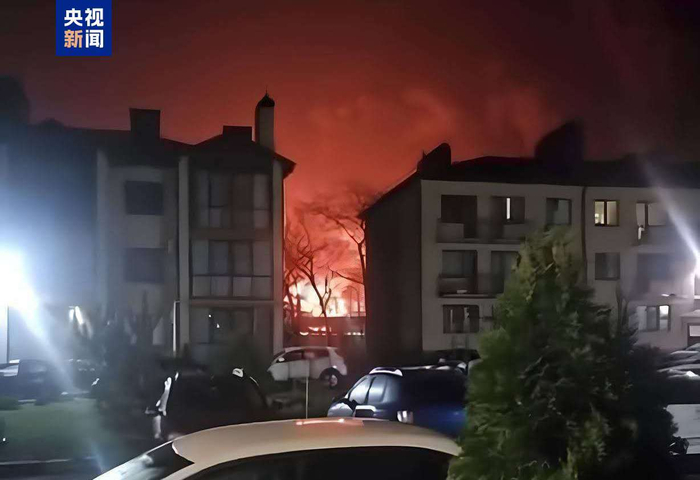 俄一地遭袭。图片来源：央视新闻