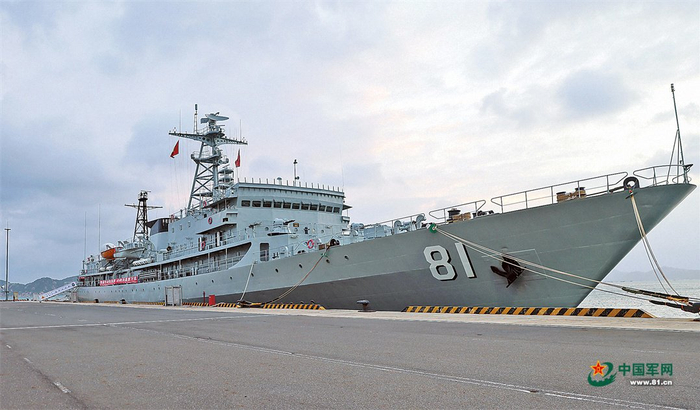 11月24日,中国海军郑和舰停泊在越南金兰港码头。吕志浩 摄