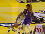 雷迪克很生气！斯玛特防守哈登阻挡犯规 湖人挑战失败