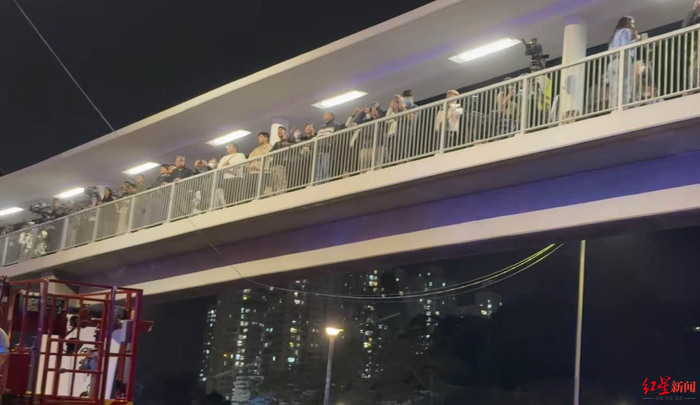 实探香港宏福苑大火现场：警员称第一次遇到这么大火，餐厅老板自发为救援人员送餐