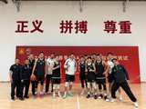 翟晓川晒球队合影：又是一年CBA体测 保持训练就会有好的结果！