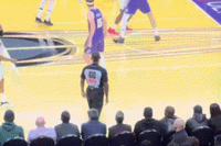 终于醒了？莱昂纳德中距离干拔 个人连续得到4分