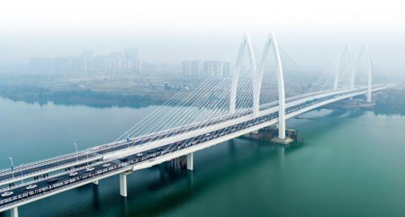 　　遂宁涪江六桥全景图。蜀道集团四川路桥桥梁公司供图