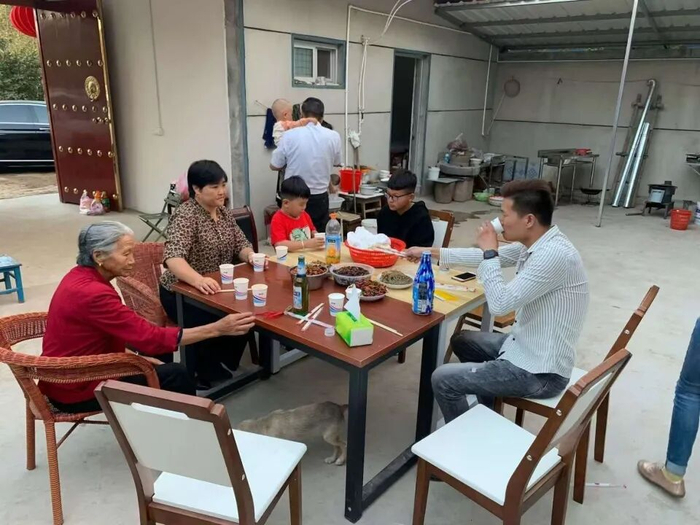 以前老宅热闹时。 图/受访者提供 