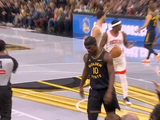 冲击力十足！巴特勒对抗防守强攻打进加罚 打破3分钟得分荒