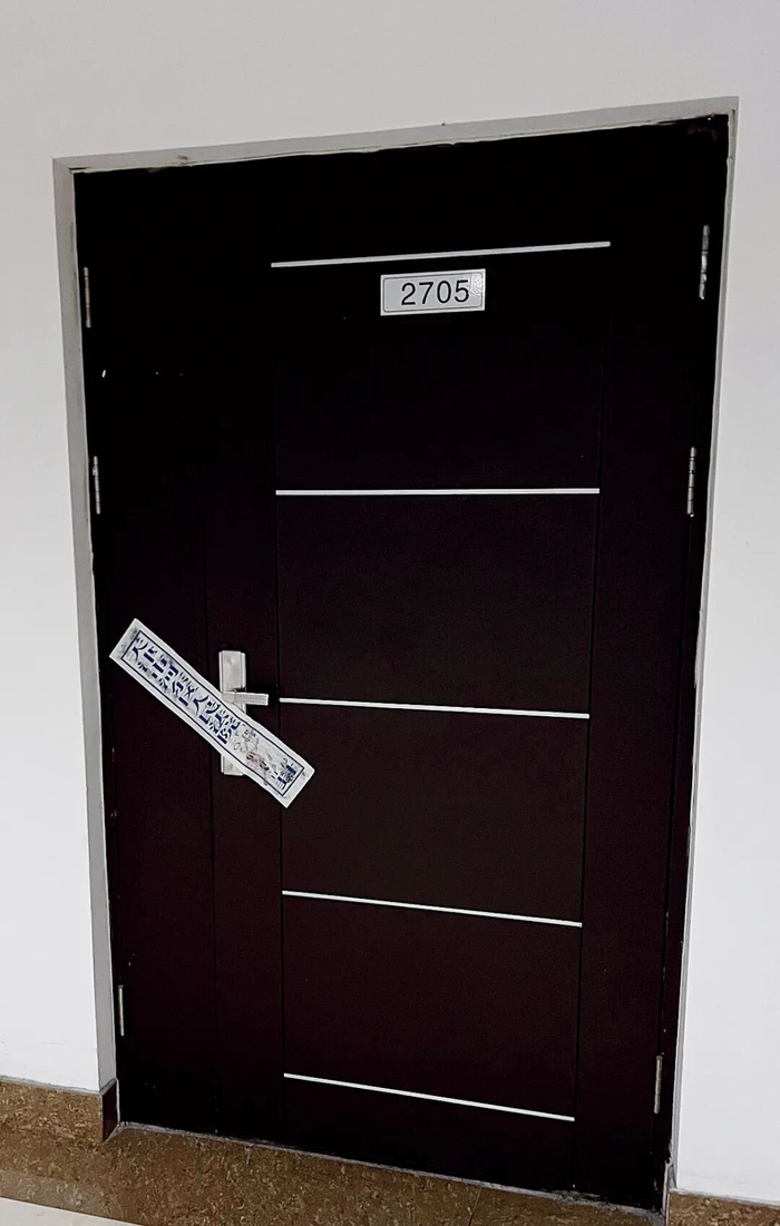 位于天津河東區(qū)福建大廈內的藍天格銳公司辦公地點，已被查封。攝影/本刊記者 劉向南