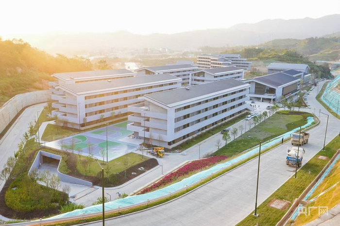 岭南国防教育基地项目建设现场（央广网记者 张顺鹏 摄）